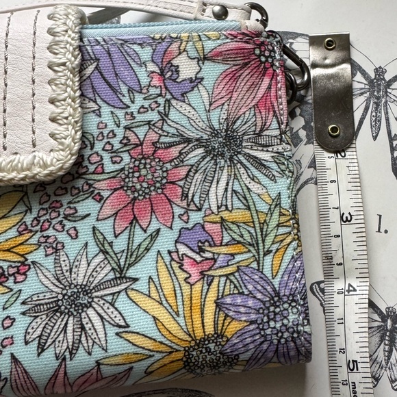 Sakroots large smartphone wristlet wallet, Pastel Flower Garden, Crossbody Bag - Picture 9 of 9